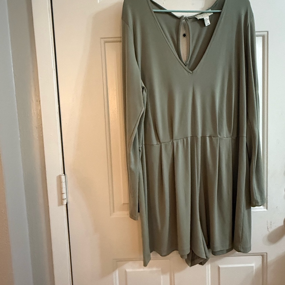 Forever 21 Plus Green Long Sleeve Romper